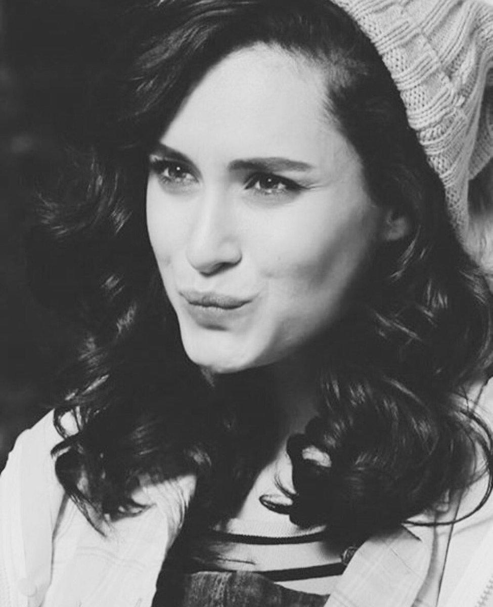 SuleozSule's tweet photo. Türkiye'nin en güzel yüz hatları olan kadınları⭐️🌸 #HazalBabalık #HazalFilizKüçükküse #SevdaErginci 
@dogandemirhande 
@hzlbblkofficial https://t.co/M8Dh1ZVB1i