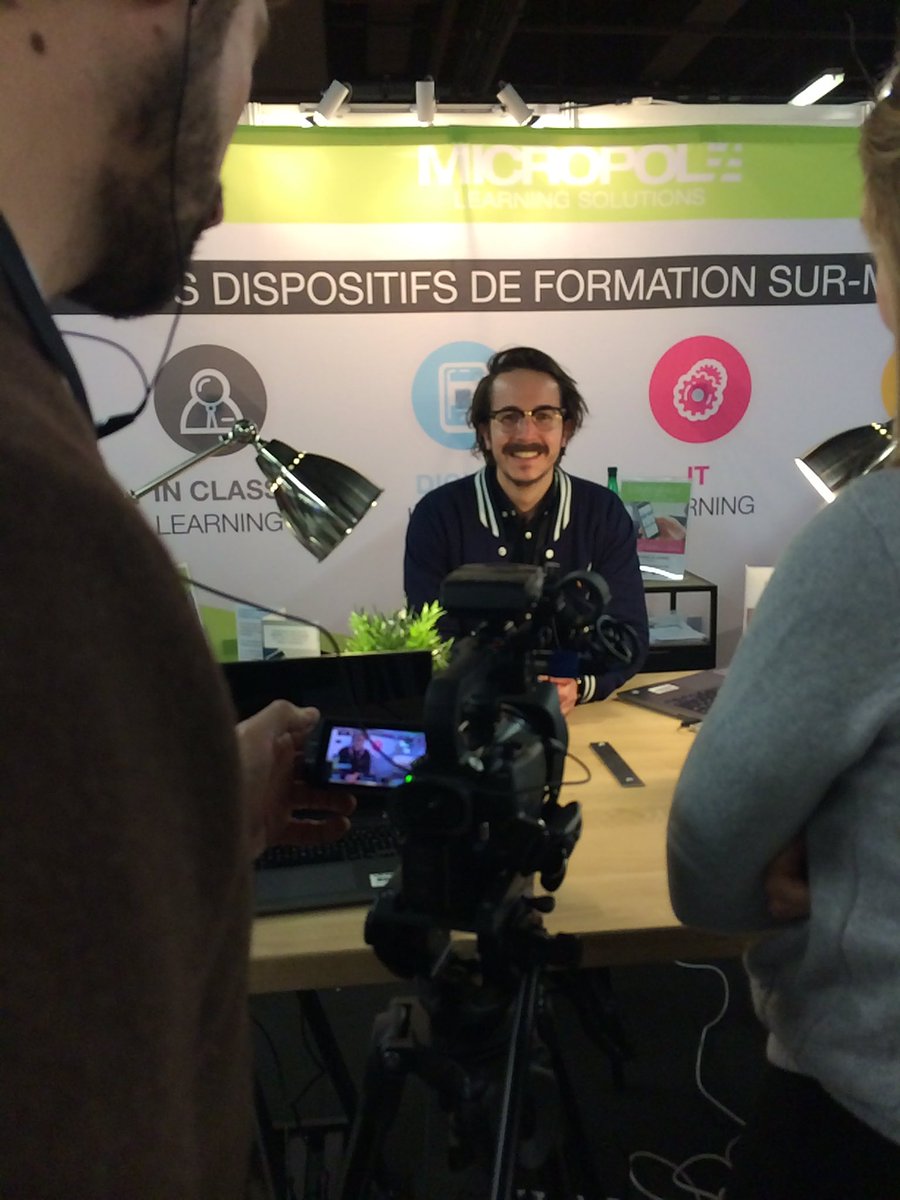 BeedeezApp's tweet photo. Show must go on ! @JulienHuelvan en plein interview en direct du stand A1 au #ilearningforum avec @micropoleinstit ! #ILF #mobilelearning https://t.co/xiiIBkapmU