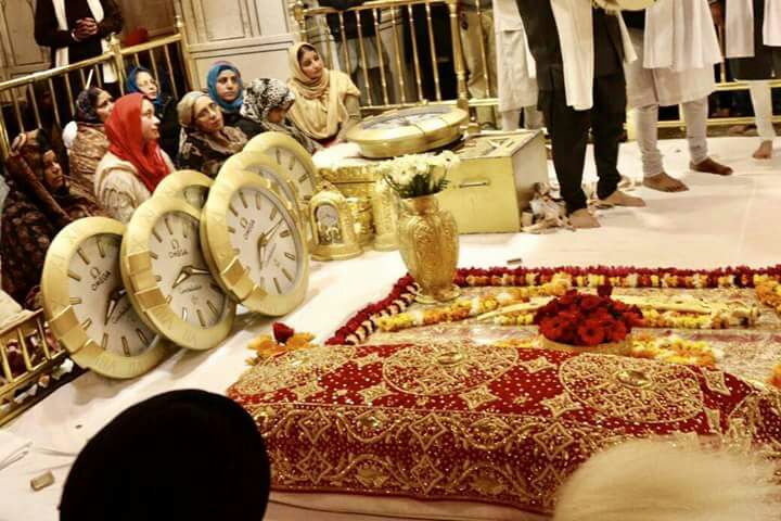 jsb_02's tweet image. #omega #7watches #7lac per watch #goldentemple #gift