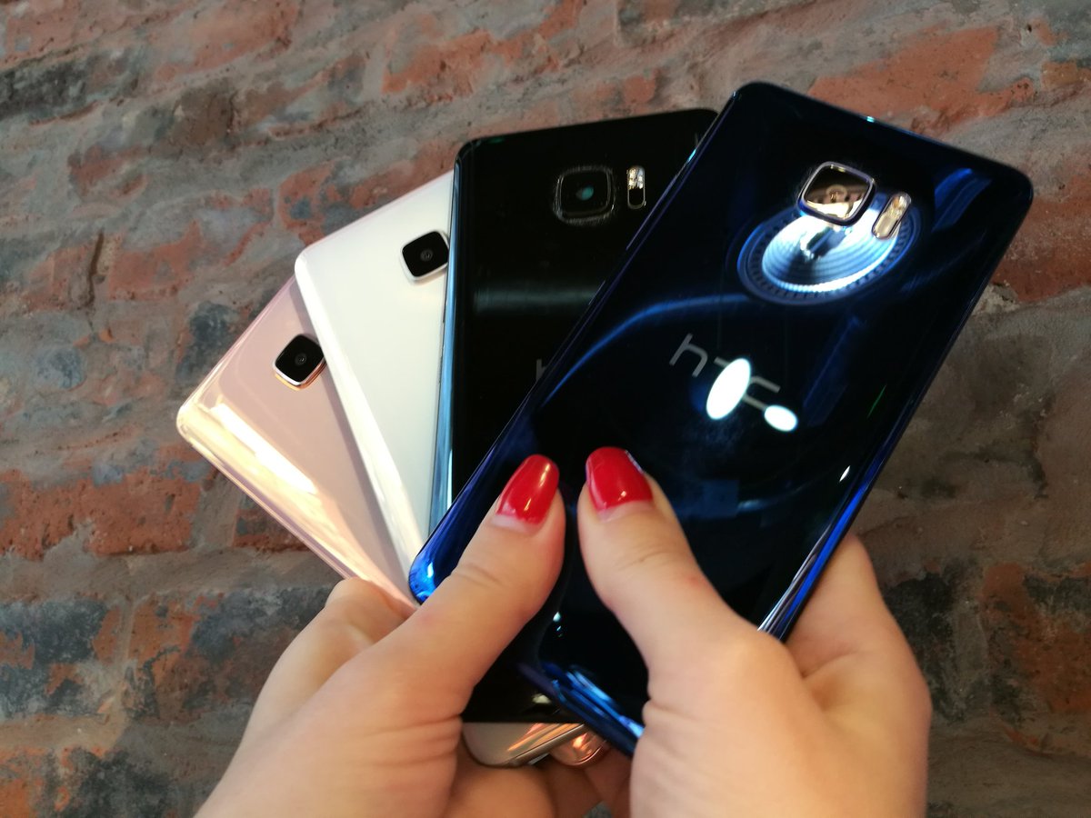 nightstick972's tweet photo. Un téléphone qui vous ressemble #Sondage #HTC #HTCUUltra #HTCUI https://t.co/NANdSM4T0a