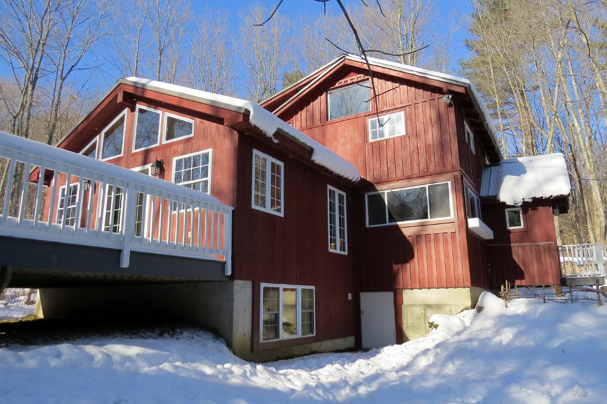 Kelley_RE's tweet photo. CAVENDISH COUNTY HOME PRICE REDUCED https://t.co/5jrnifPPDt #itsokemotime #cavendishvt #vtrealestate https://t.co/4dQmEXcFc5