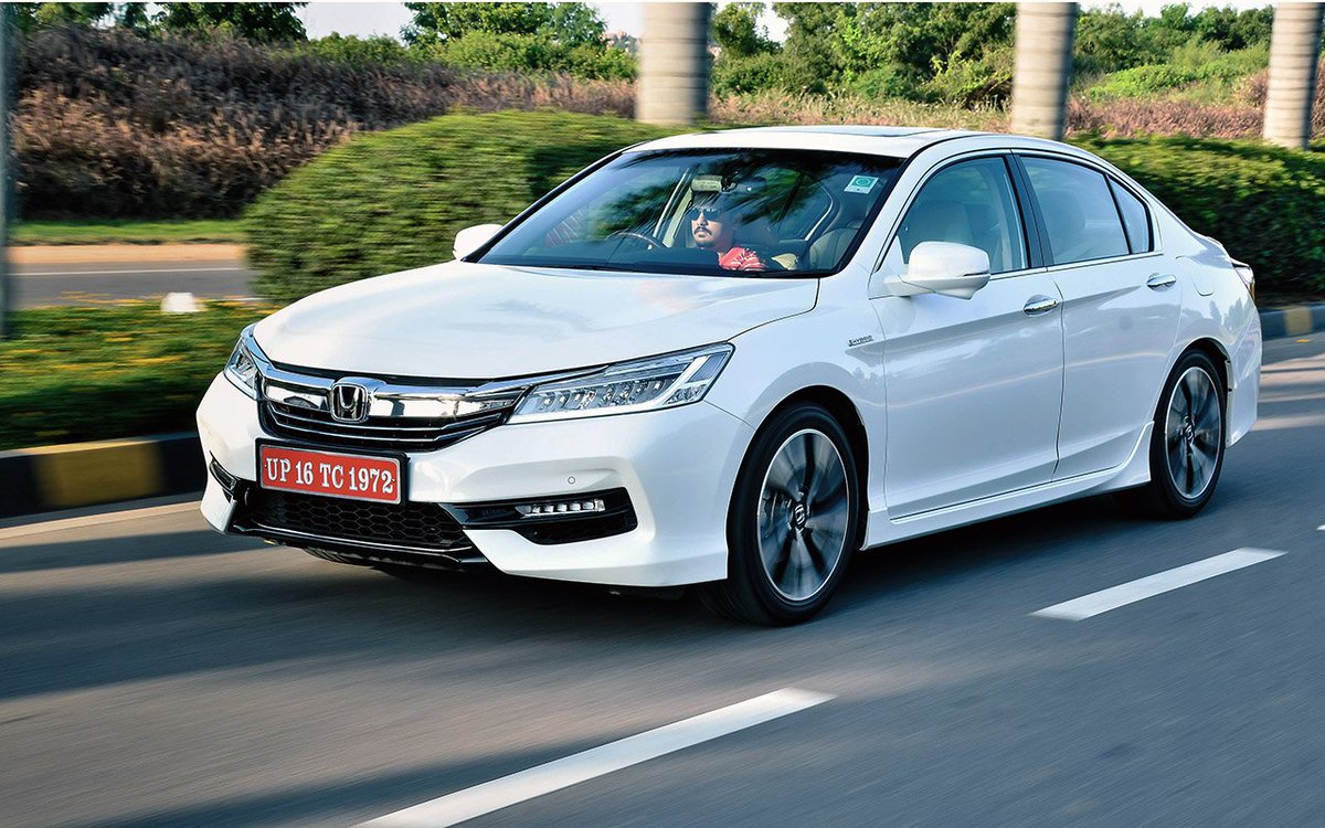 TopGearMagIndia's tweet photo. The Green Car of the Year award goes to the #Honda Accord Hybrid. #TGAwards @LODHA @SBICard_Connect https://t.co/bdItzJ7j2U