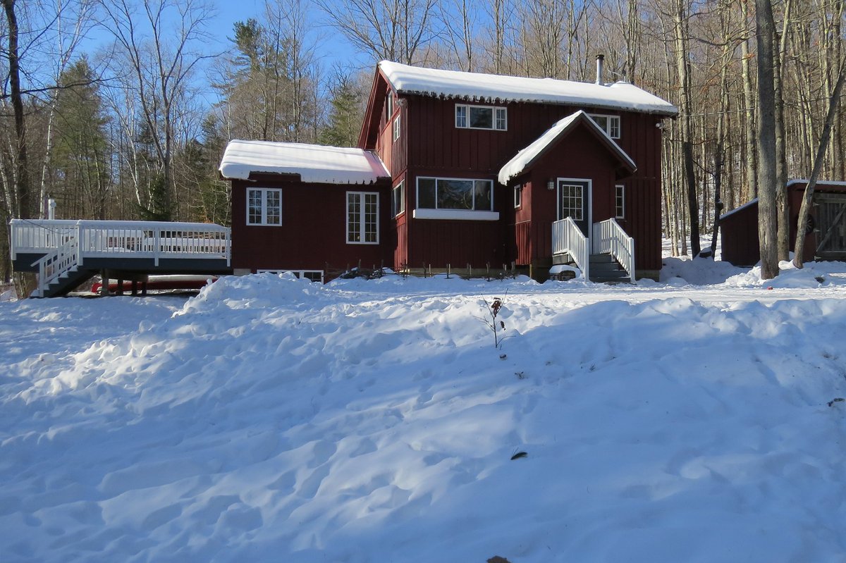 Kelley_RE's tweet photo. CAVENDISH COUNTY HOME PRICE REDUCED https://t.co/5jrnifPPDt #itsokemotime #cavendishvt #vtrealestate https://t.co/4dQmEXcFc5