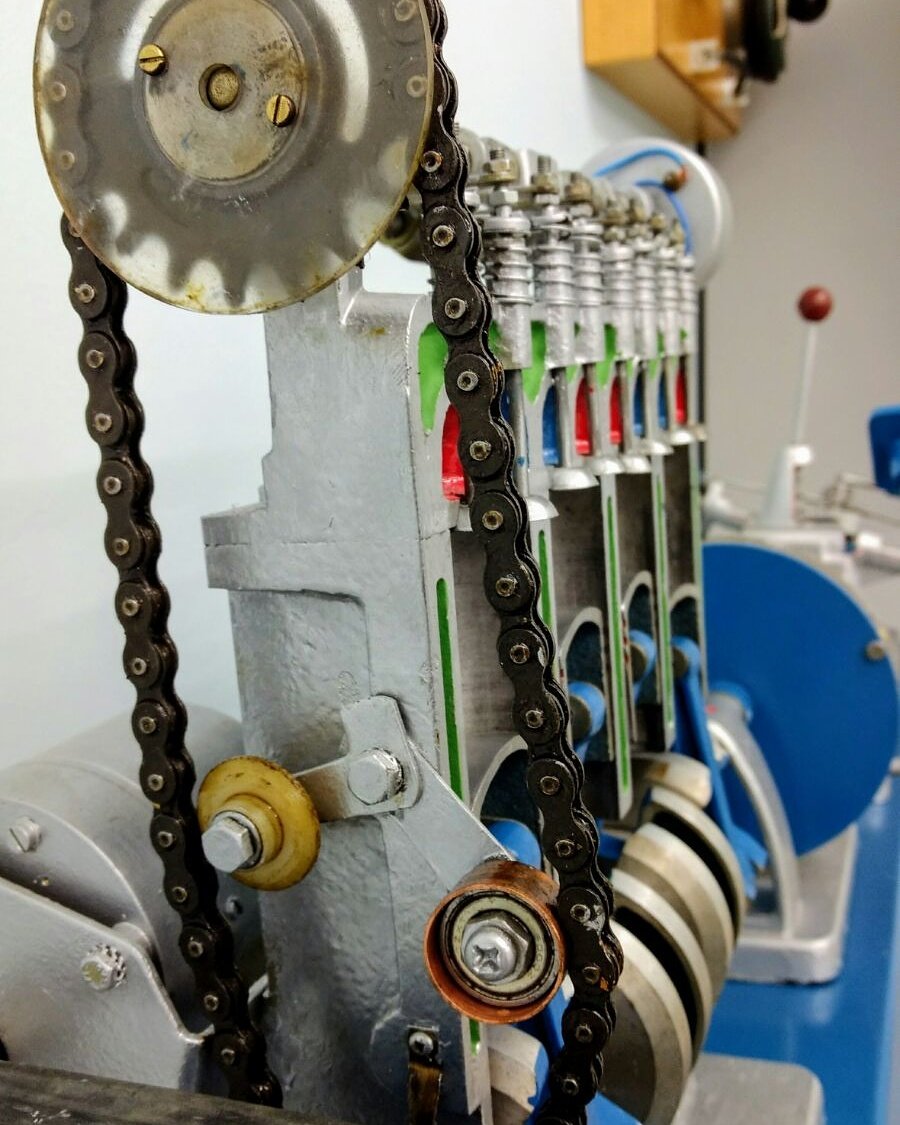 Miguel_Kalet's tweet photo. Cuando vengas podrás encontrar unas #maquetas  funcionales muy interesantes. #motor #autoescuela https://t.co/WTOpKy0muL