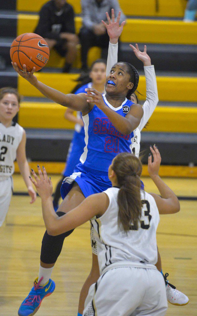 Calsparks1's tweet photo. #CSFAM #GoldenGirl #EYBL 2019 G ALEXIS TUCKER scores 27 To lead #SerraHS To Victory. 👏🏽👇🏾 https://t.co/gpvO18AY7f