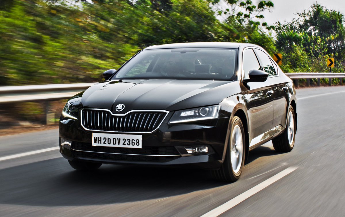 TopGearMagIndia's tweet photo. To the final award. TG's Car of the Year is the #Skoda Superb. #TGAwards @LODHA @SBICard_Connect https://t.co/wkFPoh0OMq