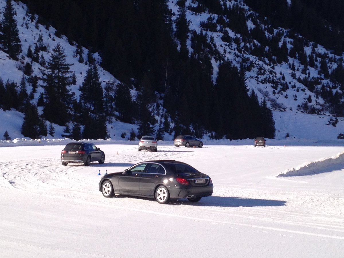 Für spontane Freerider: Bei unserem Mercedes Ski &amp; Drive Camp am WE sind noch 2 Plätze frei pitztal.com/de/unterkuenft… #freeriden