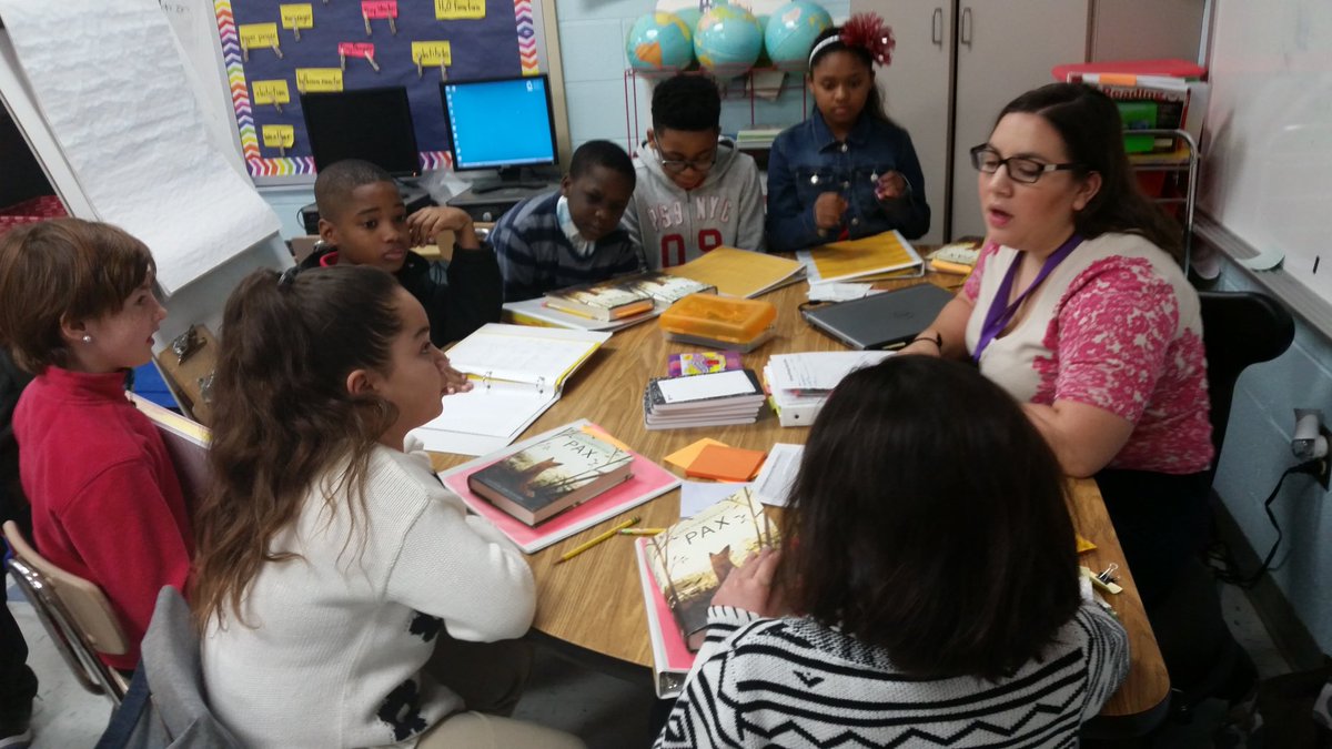 MNPSSouthwest's tweet photo. Every day starts with intentional instruction in literacy across the geades @BellshireEagles @DrWilliams711 #MNPS https://t.co/4H0EYGCsuN
