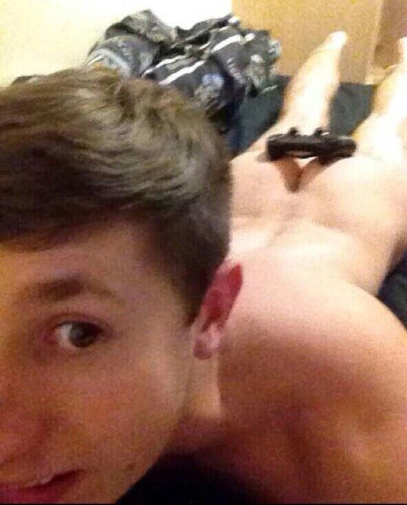 CrackshitWomb's tweet image. Just chillin before a match