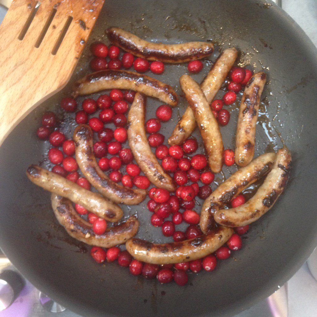 KitchenCreativ's tweet photo. #chipolata and #cranberry delights for lunch 😏 https://t.co/TJDG8PXMV4