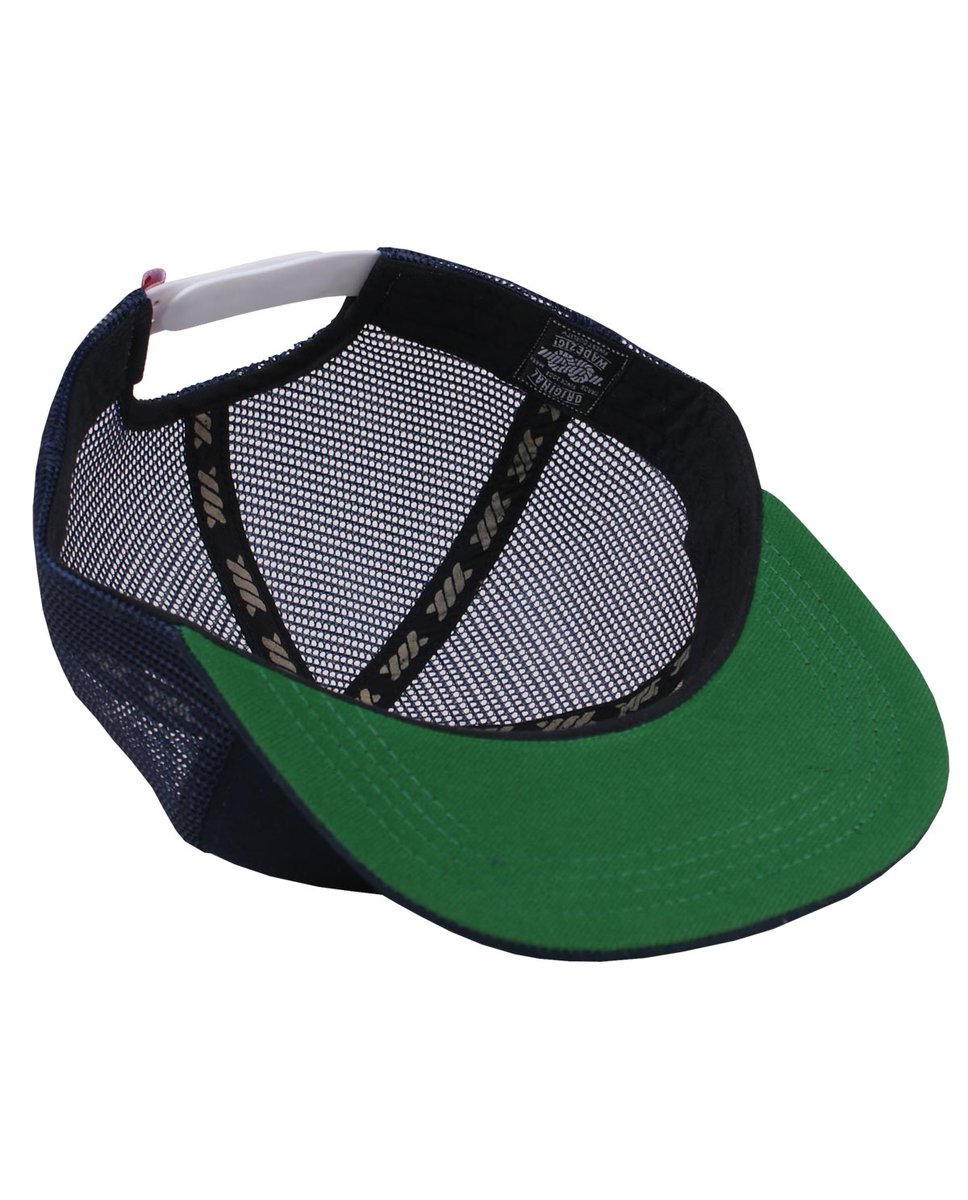 WDZG's tweet photo. 4. Logo twist tape. Pita dengan logo twist berwarna hitam pada bagian dalam topi. #WedWearing https://t.co/BBRWNXu0cM