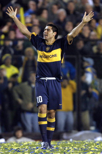 SC_ESPN's tweet photo. Hace exactamente dos años, la pelota dejaba caer una lágrima mientras Juan Román Riquelme anunciaba su retiro oficial. El último 10. https://t.co/wntzzg6wcE