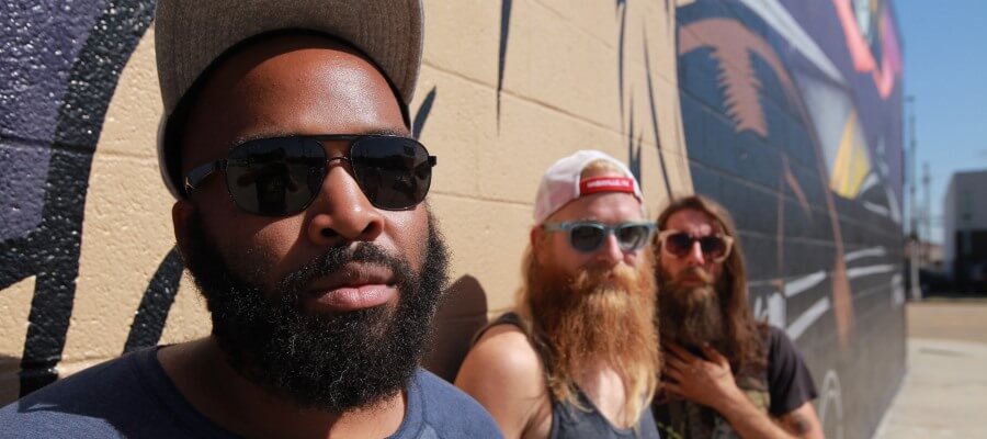 theRSL's tweet photo. Tonight at 9pm The Outlaw Roadshow debuts a NY video session w/ Love And The Zealous who like me, have more soul than sense! @lovethezealous https://t.co/A1AYdE1upA