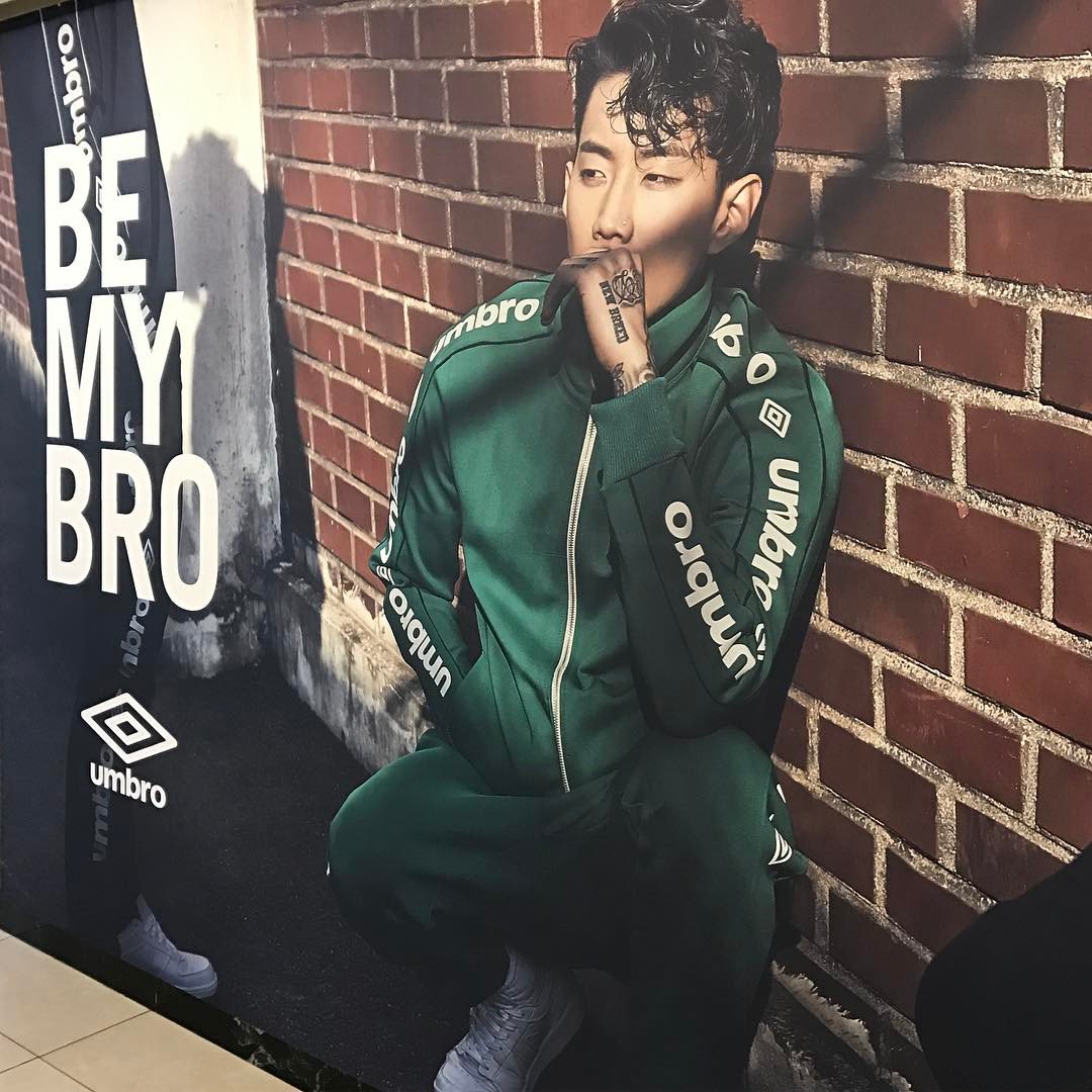 theJ_Effect's tweet photo. #박재범 #JayPark #BeMyBro #UmbroFloor 15th floor of Descente Korea HQ https://t.co/1BlzBFQA4C via wizle_yoon https://t.co/6uq7241Ex9