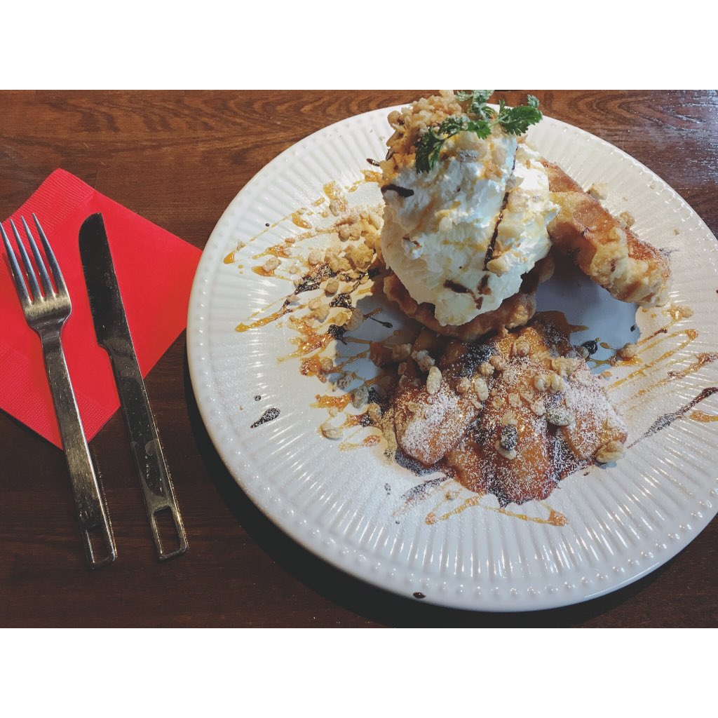 y1_25's tweet photo. Cafe  ArtDeVivre🍽

細かいインテリアもこだわっていてとても素敵でした🌿
色々な種類のソファが沢山あって可愛かった🌹💓 https://t.co/hUp2bvc3EL