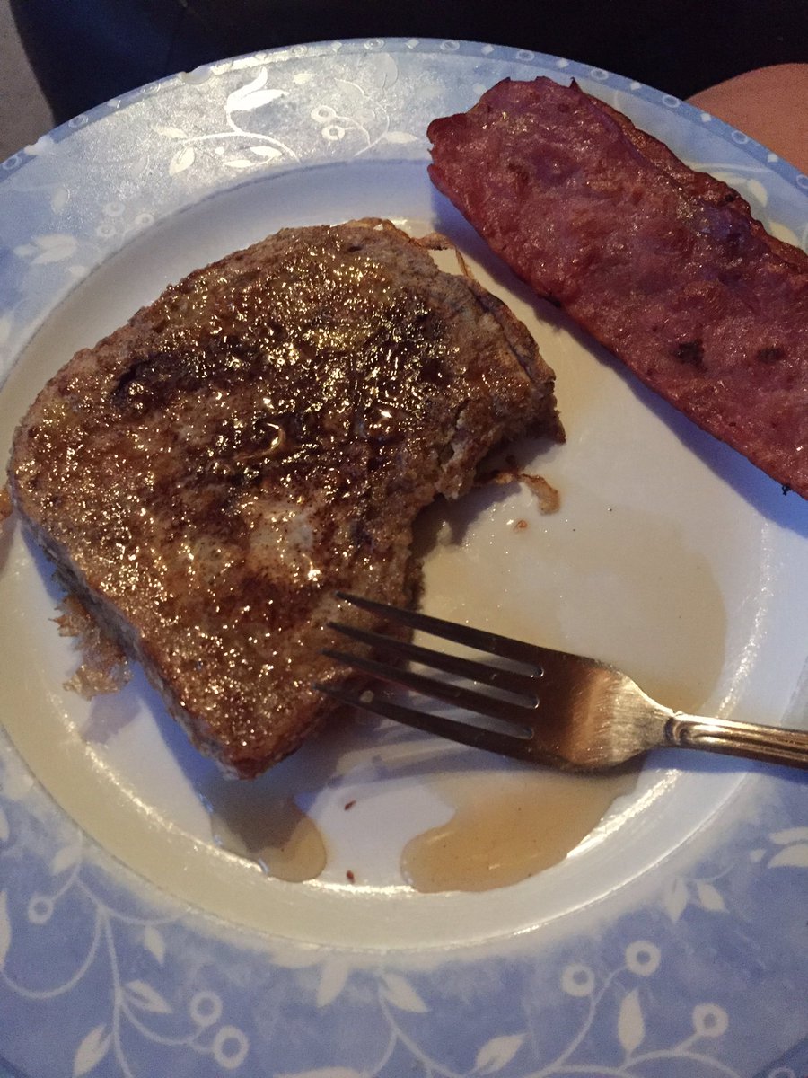 danap37's tweet photo. French toast and turkey bacon! With @RobinsonsMaple of course! #BellLetsTalk https://t.co/f7Sa171pUh