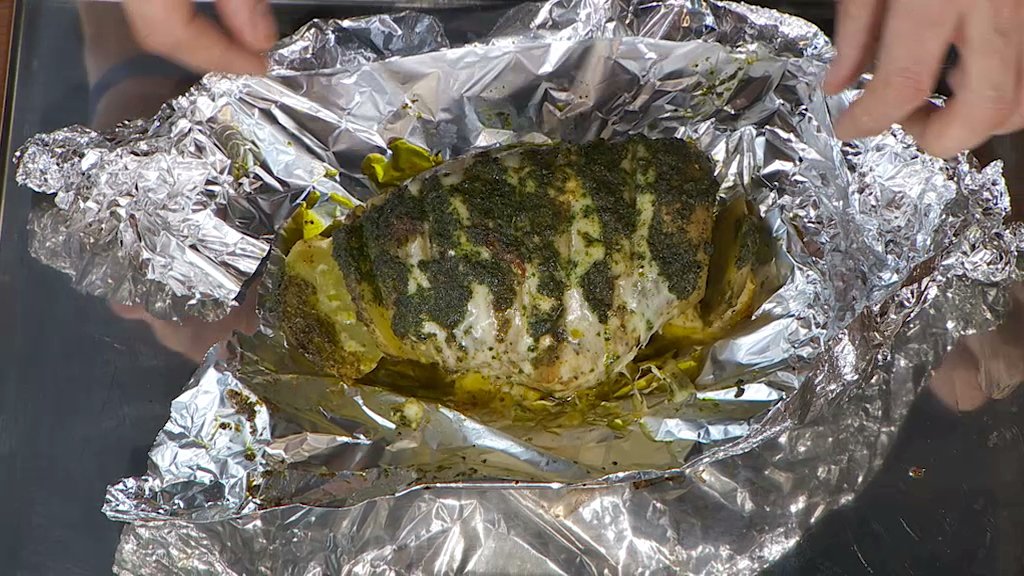 CocinaRTVE's tweet photo. Esta patata con queso y chimichurri y mayonesa aromática es delicada, rica y fácil de preparar #torresCocina @patatadeburgos @PatatasCatalan https://t.co/aGHTMFhHHt