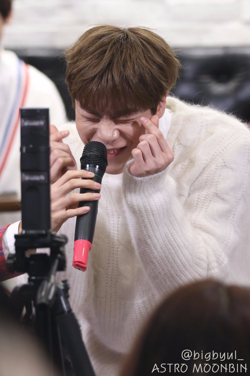 ||17.01.11|| 오픈 마이크
요만큼 요만큼~~~

<a href="/offclASTRO/">ASTRO 아스트로</a> #아스트로 #문빈