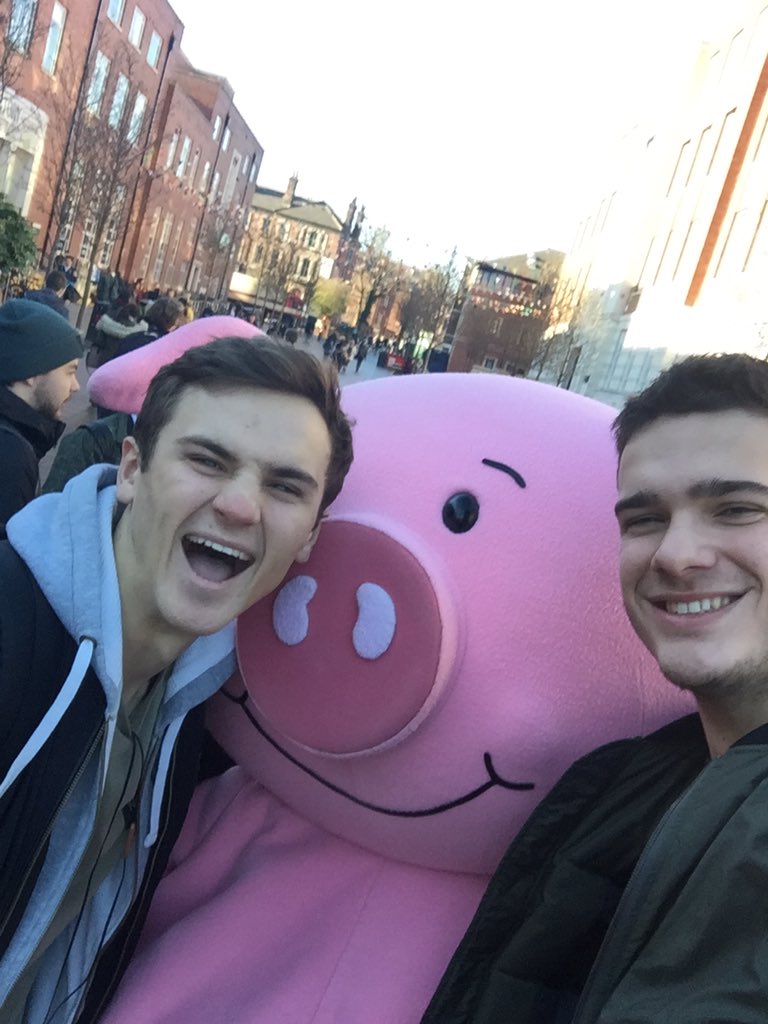 Luke_Pedley's tweet photo. #vandwich https://t.co/sofu7QisZa