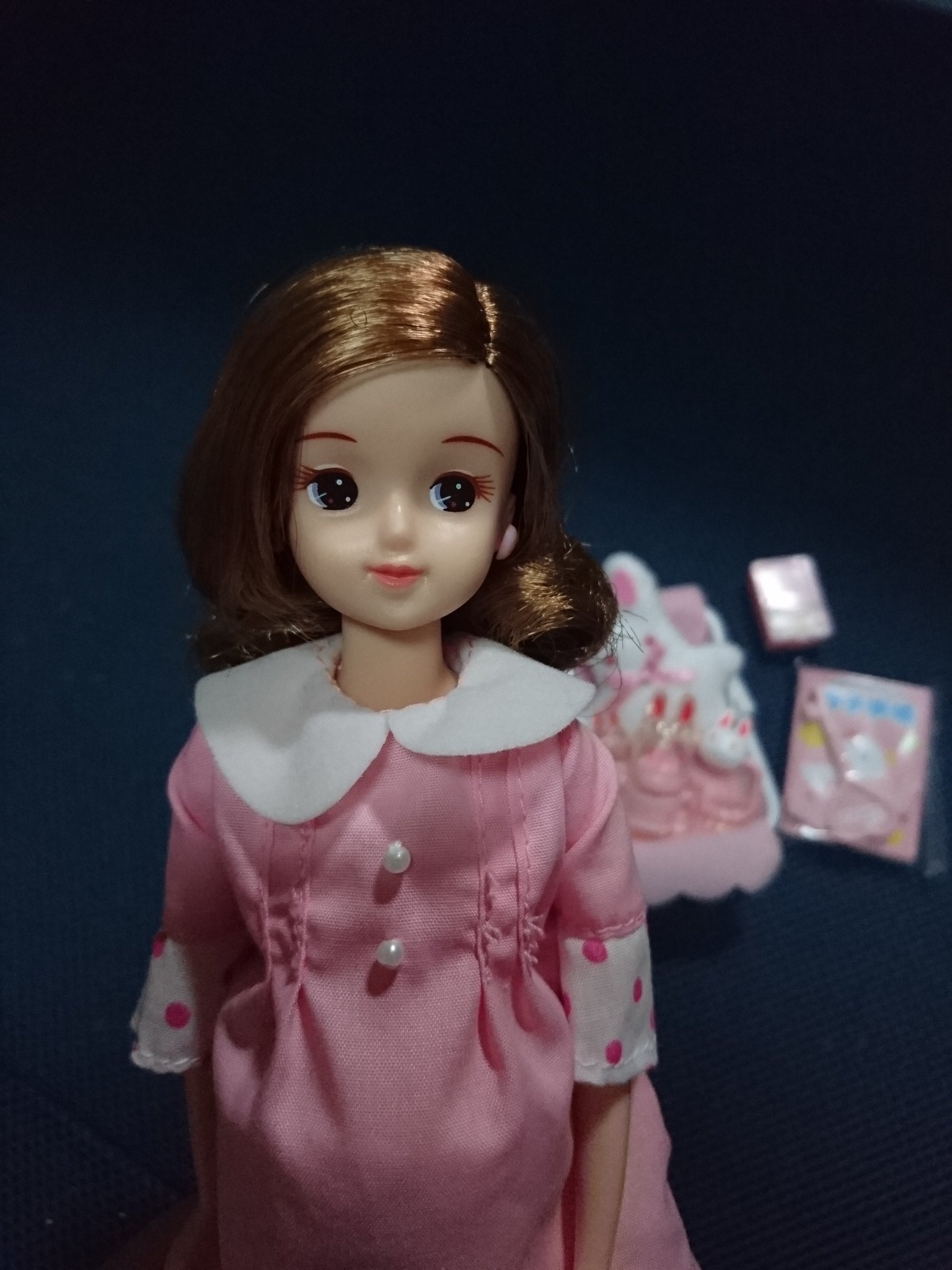 咖哩なんぽ アンポ 妊婦さんのリカちゃん人形です リカちゃんは25歳で結婚 30歳で女の子を出産という設定があるのですw 30歳の妊婦リカちゃん 顔もお腹もふっくらとしていてリアル 同梱のハガキをタカラに送ると 赤ちゃんの人形と鍵が送られてき