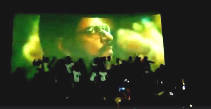 timesofindia's tweet photo. WATCH: @iamsrk fans in Kolkata go crazy during the song ‘Laila main Laila’ at a #Raees screening https://t.co/RLpyT3gZmX via @TOIOpinion https://t.co/Mxlvgv6DeZ