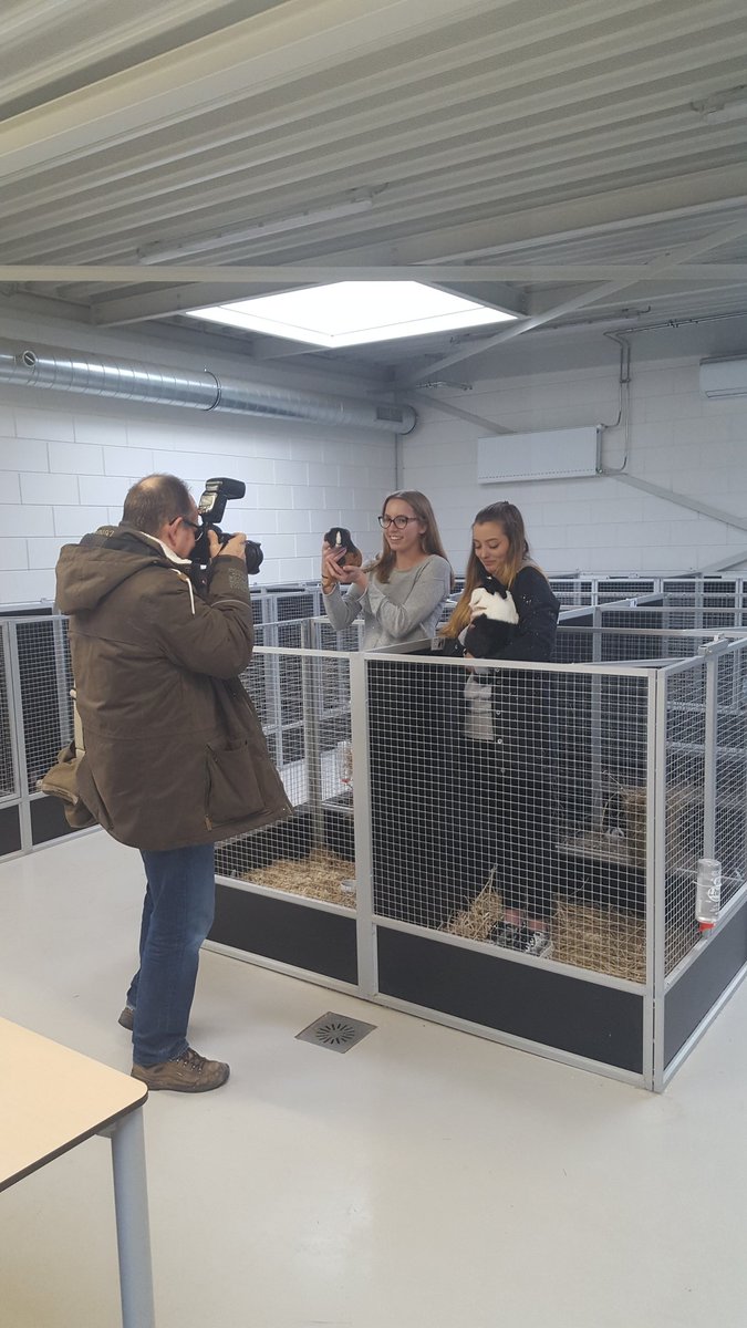 mbonijmegen's tweet photo. Op de foto voor de Gelderlander #Dierenverblijf #splinternieuw https://t.co/6aNwwXyEas