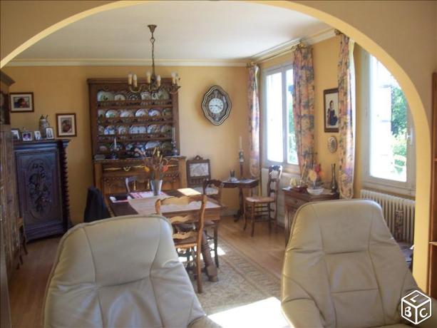 ArthurimmoG's tweet photo. #Vend très belle #Maison #4pièces 100 m². #Terrain de 564 m². Plein centre #Guingamp. #3chambres. offre à saisir. https://t.co/1AEwQqWpAd https://t.co/JLvdwjx0lW