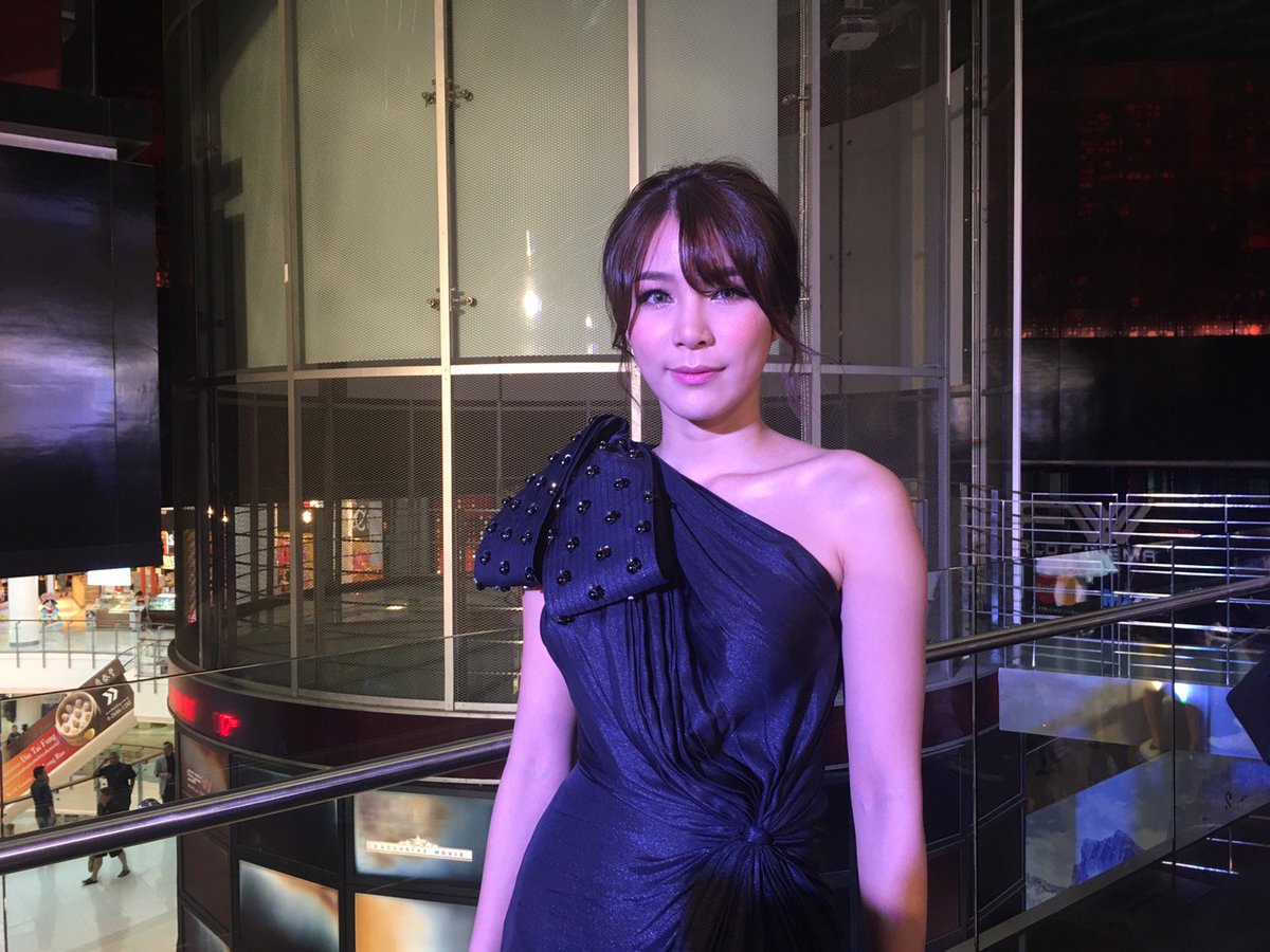 "จันจิ" หลบแฟนคลับ/สื่อ หอบดอกไม้ยินดี "มาริโอ้"รับปริญญา ลั่นไม่กล้าลงรูปคู่หวั่นมีปัญหาตามมา ไม่นอยด์ ไม่คิดมาก