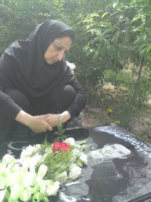 Tavaana's tweet photo. خانم #کریمبیگی مادر همه کنشگران مدنی است! از او جز مهر و عشق و آزادگی چه دیده‌ایم؟
جای این مادر زندان نیست.

#FreeOurMom https://t.co/vWTIkZdcZu