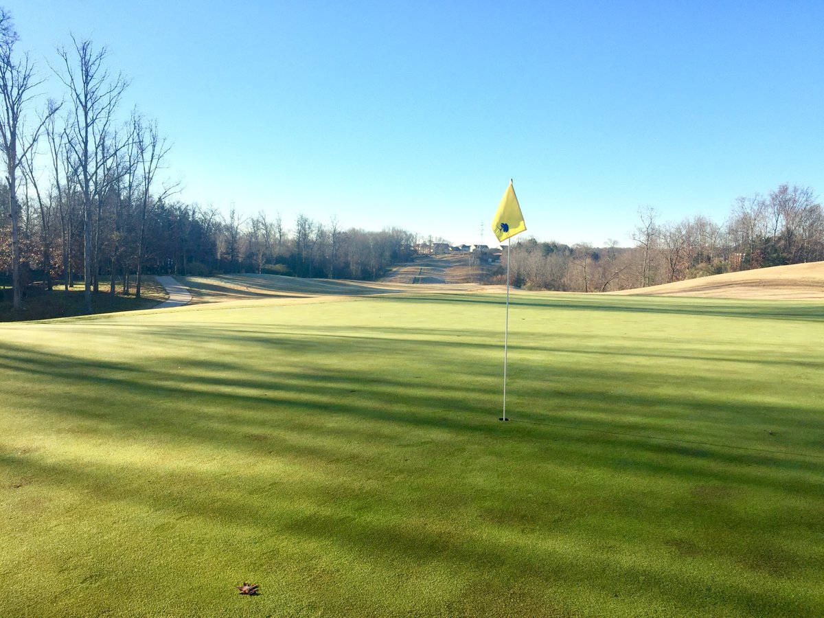 cmorris70's tweet photo. It's 70* today, get out and play golf! https://t.co/KdLrg50Rm9