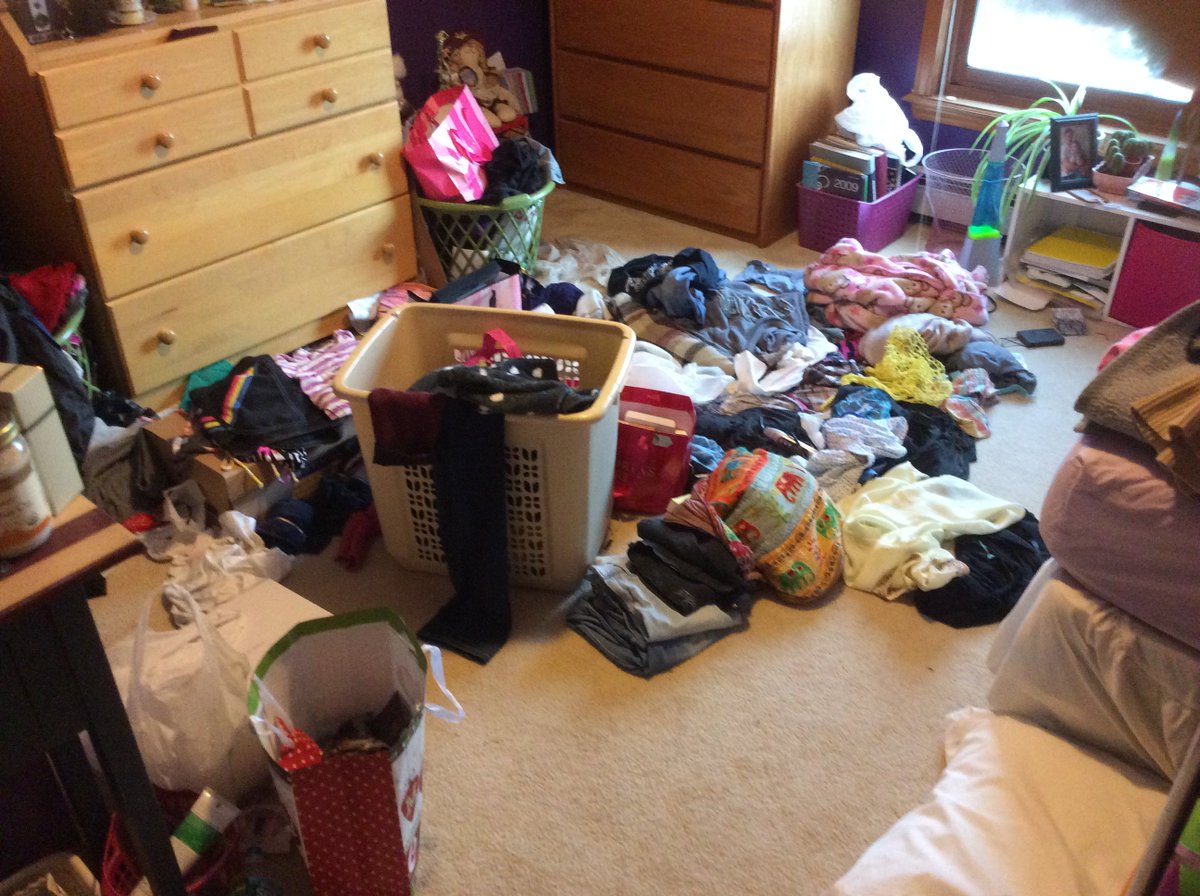 karinwithani's tweet photo. How to tell which of your kids went back to college. https://t.co/Ic5ofUpHzR