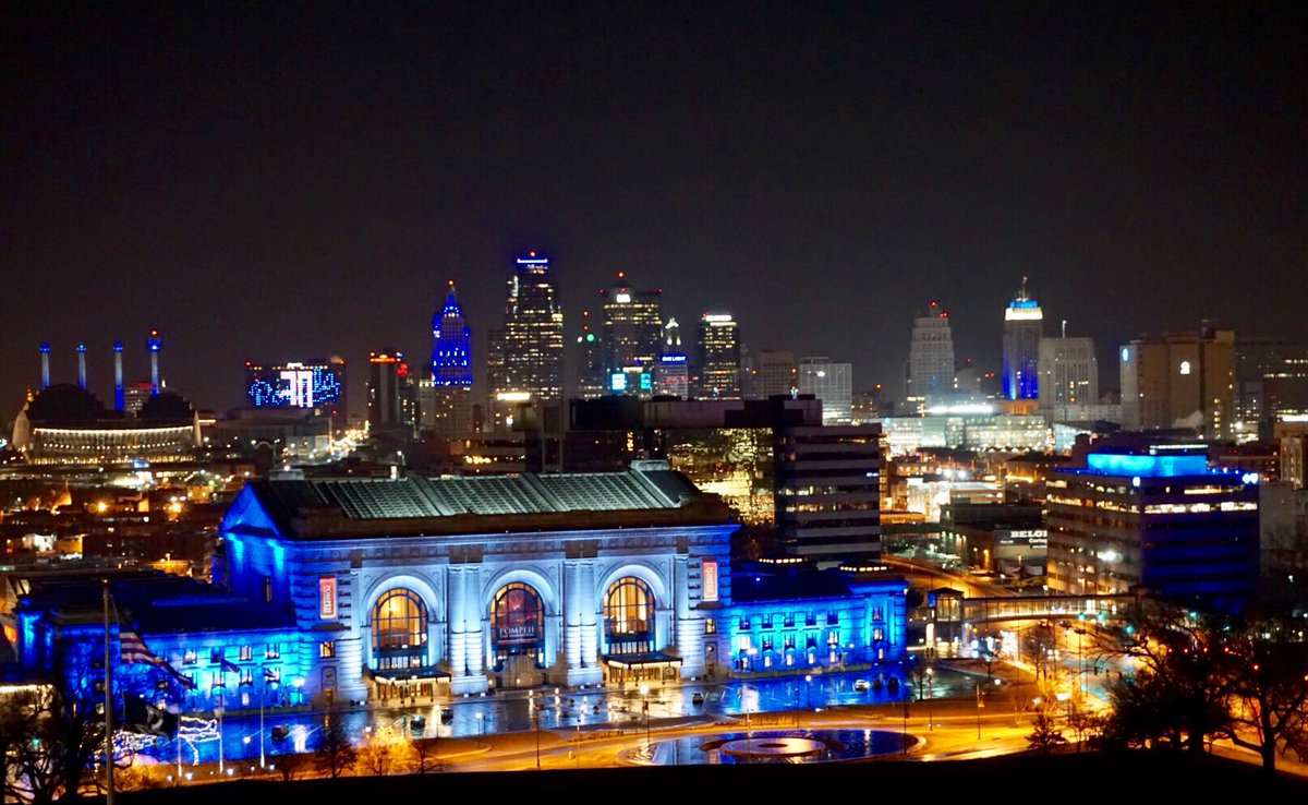 Bpaint's tweet photo. Went out shooting again last night. Such a vibrant, beautiful memorial for a vibrant, beautiful soul. #RIPAce #ForeverRoyal https://t.co/0LGPPesGZv