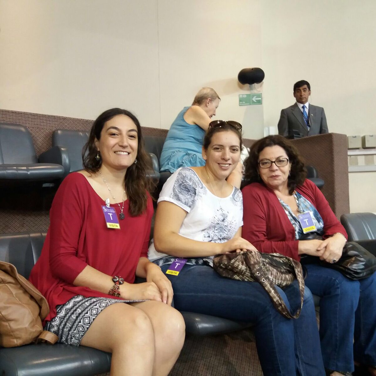 MatronasStgo's tweet photo. Nuestra Sec Gral @Matriuskaroja y dirigentas d @ChileMatrones en @Senado_Chile esperando votación #YoApoyo3Causales https://t.co/aeg2RKonOV