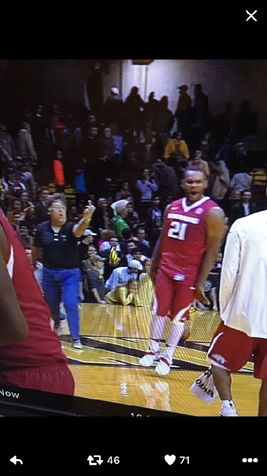 RaySchlegel1's tweet photo. Vandy fan keeping it classy. #ArkvsVandy #WPS https://t.co/JheADoh5Tf