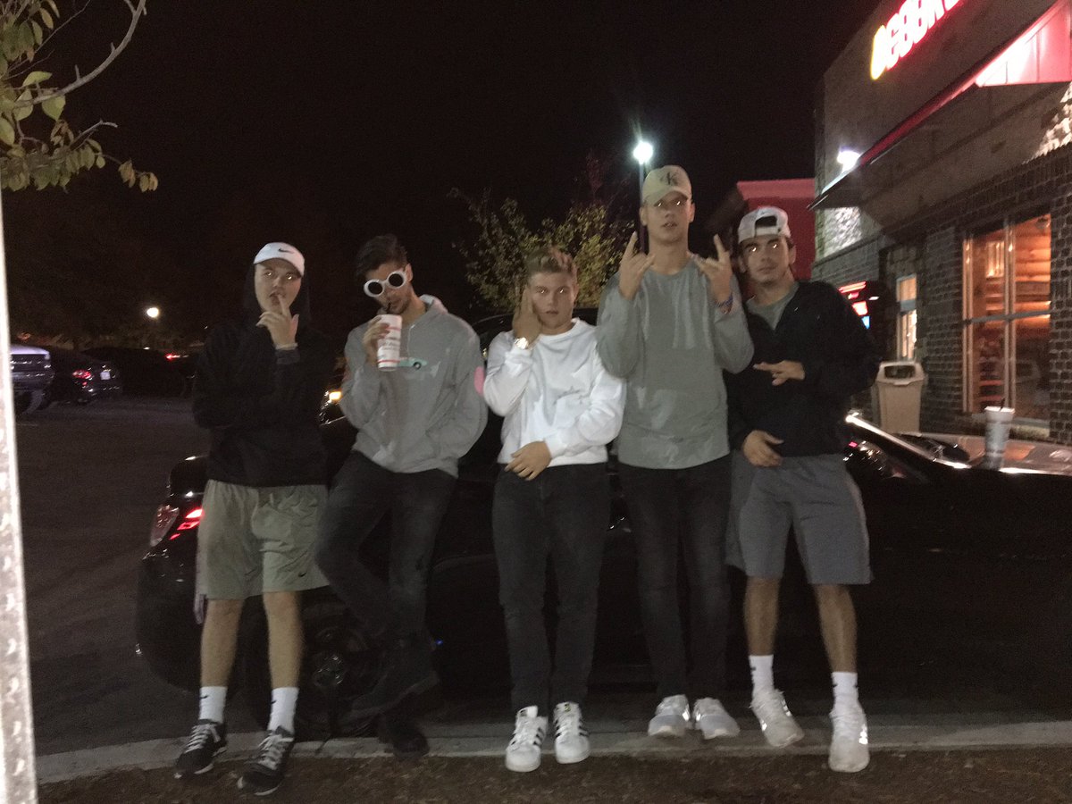 kanyon_wright's tweet photo. Happy bday @HunterMailhes51 , love you homie ...we shall celebrate accordingly 👌🏽🎈 #504forever https://t.co/XuoJJOUnk3