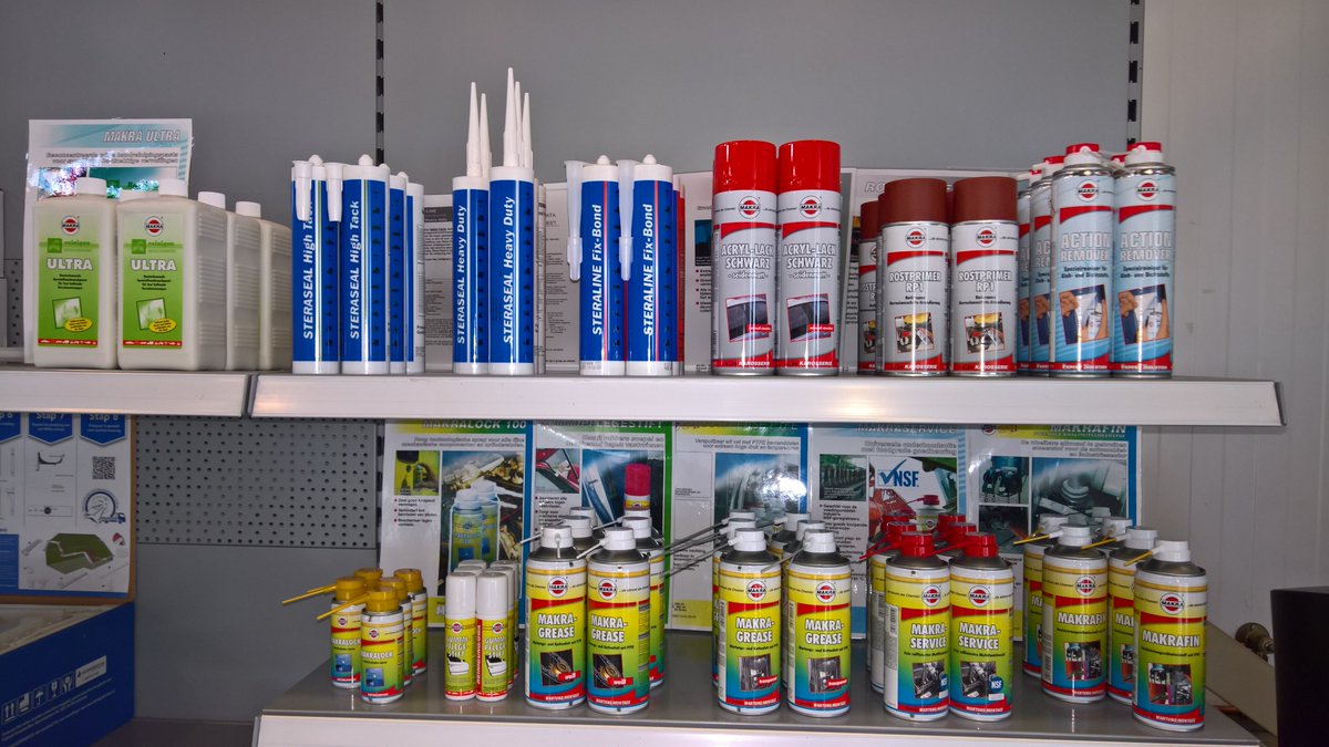 Nieuw in ons assortiment: Smeer, lijm en schoonmaakproducten van Makra. Kom snel in onze winkel voor alle informatie.