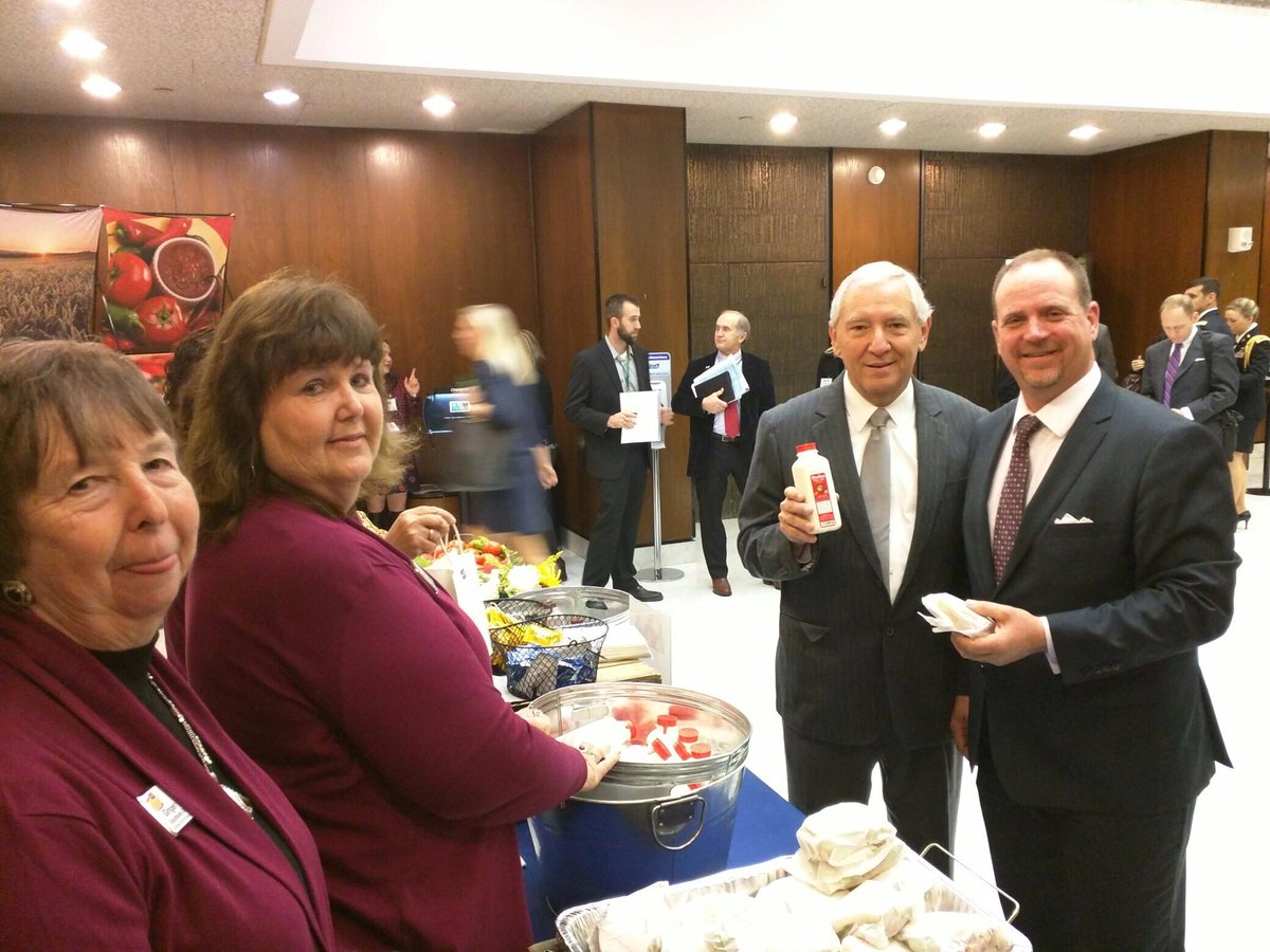 VaFarmBureau's tweet photo. Enjoying some ice cold milk and a BLT with VA farmers! Thanks for stopping by, Del. Danny Marshall! #MeetVaAg https://t.co/kUISrrgRAD