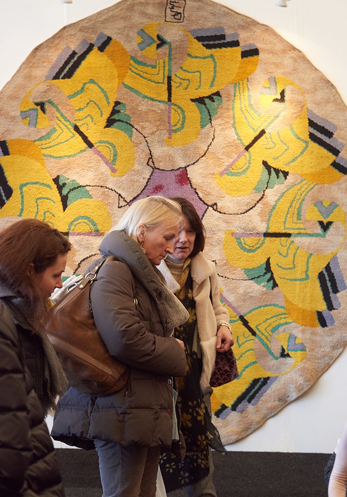 decorativefair's tweet photo. We are open until 8pm tonight.  150 exhibitors from all over UK and Europe #antiques #art #textiles #interiors #unique https://t.co/3P9LGjQ9K0