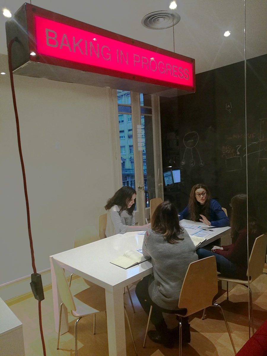 DigitalBakers's tweet photo. Perfilando detalles a la estrategia para el #WMC17 de uno de nuestros clientes. Pues eso: #BakingInProgress https://t.co/WHRdD6ZjQY
