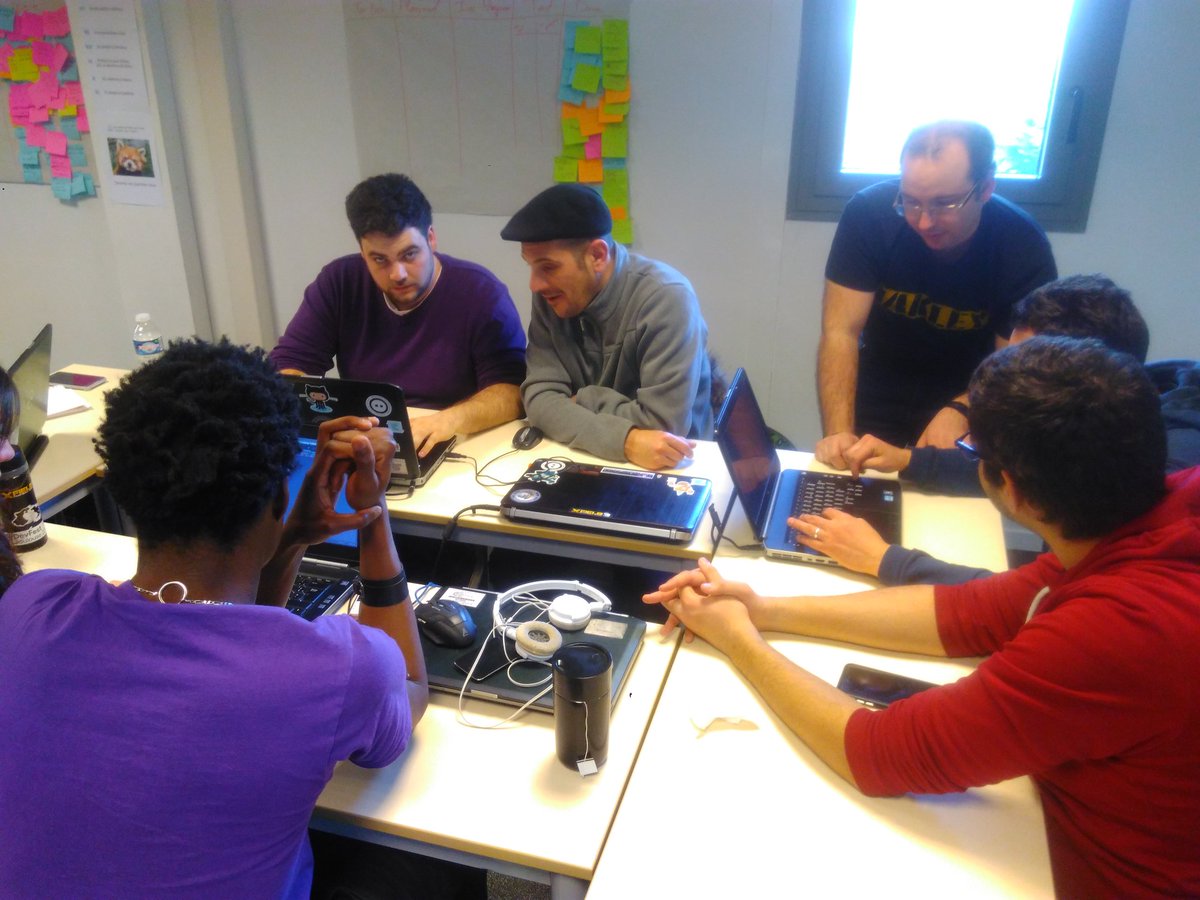 Simplon_Occ's tweet photo. La promo 2 éclairée par @pierremartin #tdd #refactoring #pairProgramming https://t.co/NHboyLfSZC