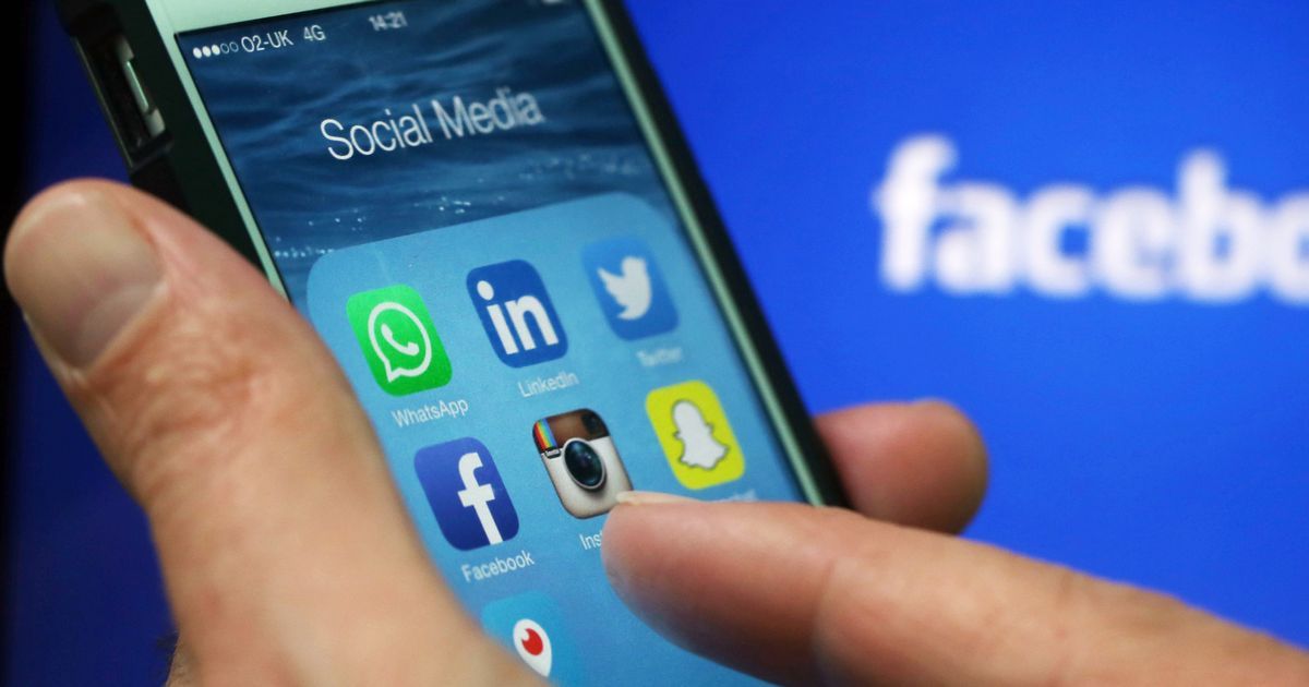 LyneDownSocial's tweet photo. 8/10 Brits have either ditched social media or considered it - saying they are sick of trolling, adverts &amp; fake news https://t.co/HVhRShtyrl https://t.co/6kbYFVcAHv