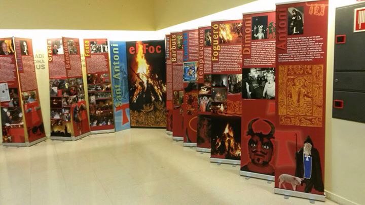 A punt l'expo de Sant Antoni al <a href="/tradicionarius/">Tradicionàrius</a> <a href="/Cultupopularbcn/">Cultura Popular Barcelona</a> @museuetnologic <a href="/fogueronsgracia/">Foguerons a Gràcia</a>