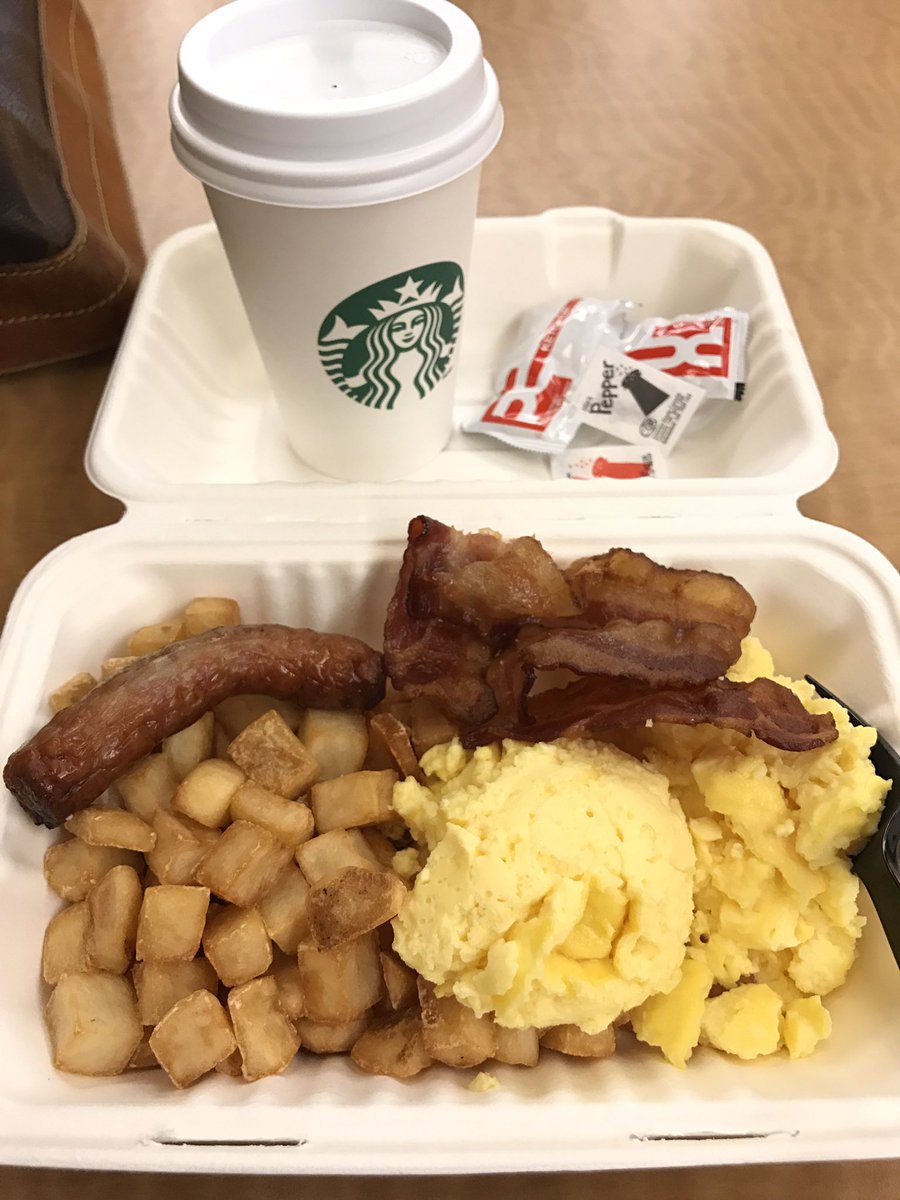 AisheenaG's tweet photo. Breakfast @ work 😍🥓🍞🍳 https://t.co/6M4JYUXb4R