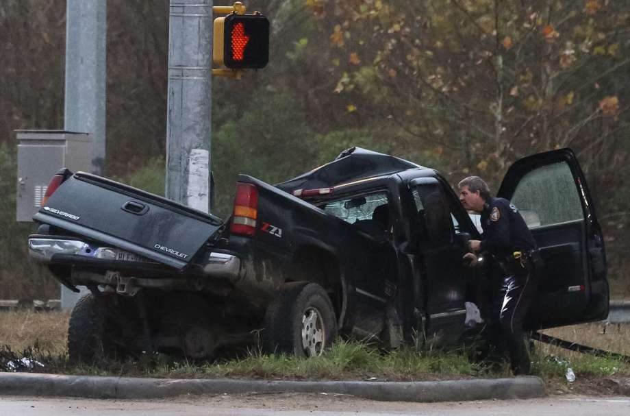 1 person dies in crash about 5:30 a.m. Wednesday on Beltway 8-East in east Harris County.
chron.com/news/houston-t…
