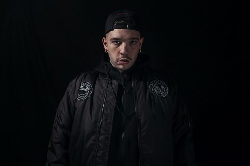 La faccia dura delle #metropoli, ecco #Blackblock il #video di #RastyKilo
diregiovani.it/2017/01/25/729… #rap #musica