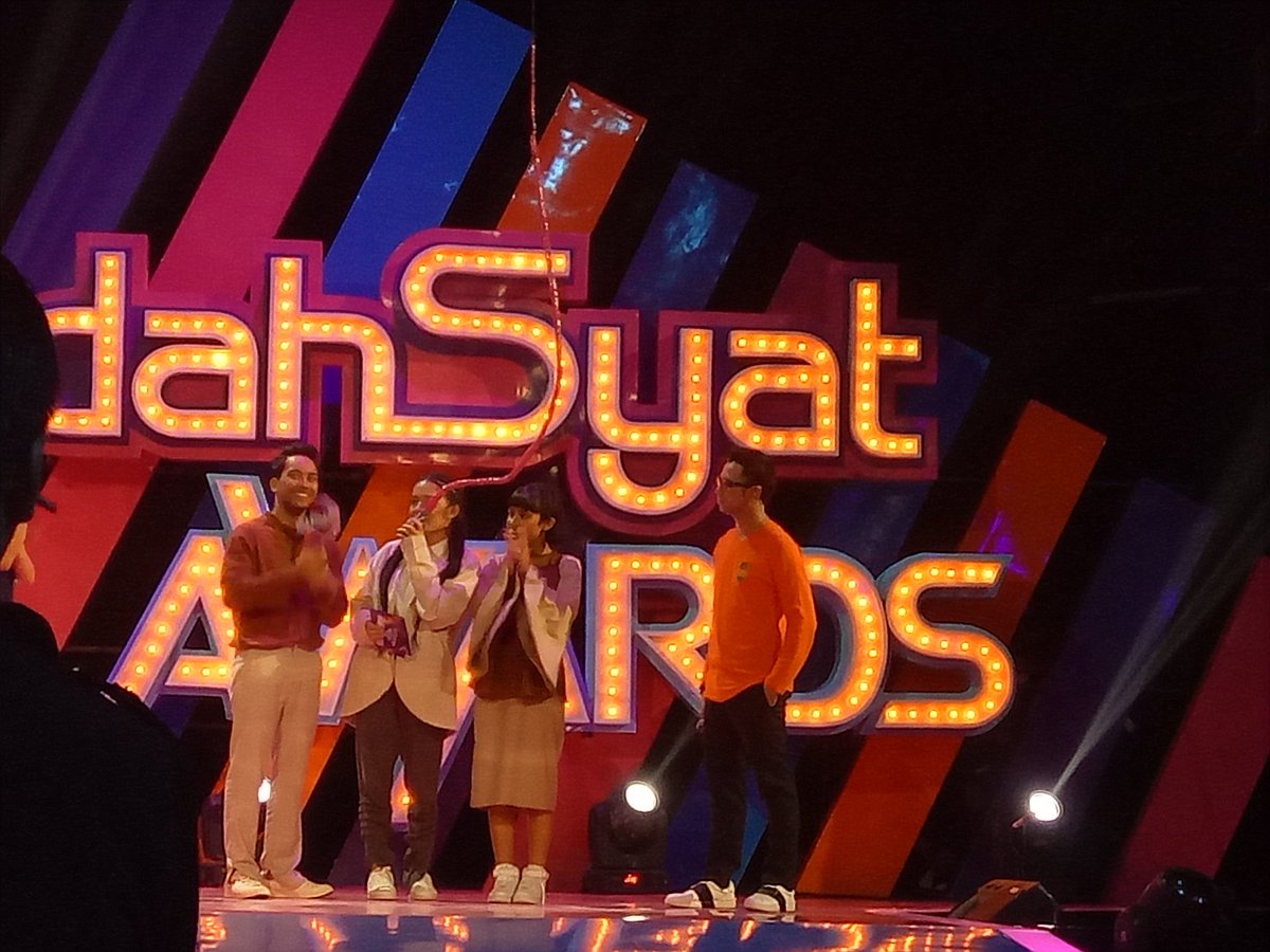 Wiiih~ selamat <a href="/GAC_music/">Gamaliél Audrey Cantika</a> menjadi Grup / Duo Terdahsyat 2017!!! 🎊 #WeAreDahsyat