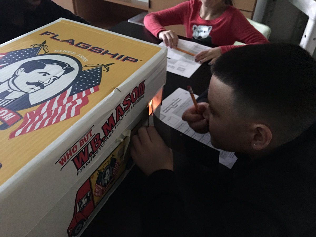 Just measuring light intensity with my brilliant optical engineering students. <a href="/BSTEMhartford/">Betances STEM</a> <a href="/MrRichT1P/">Tyrone Richardson</a>