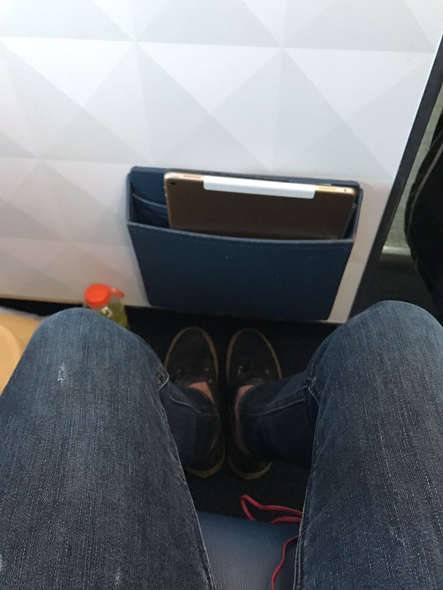 YoDolph's tweet image. @DeltaAssist do you call this first class legroom?