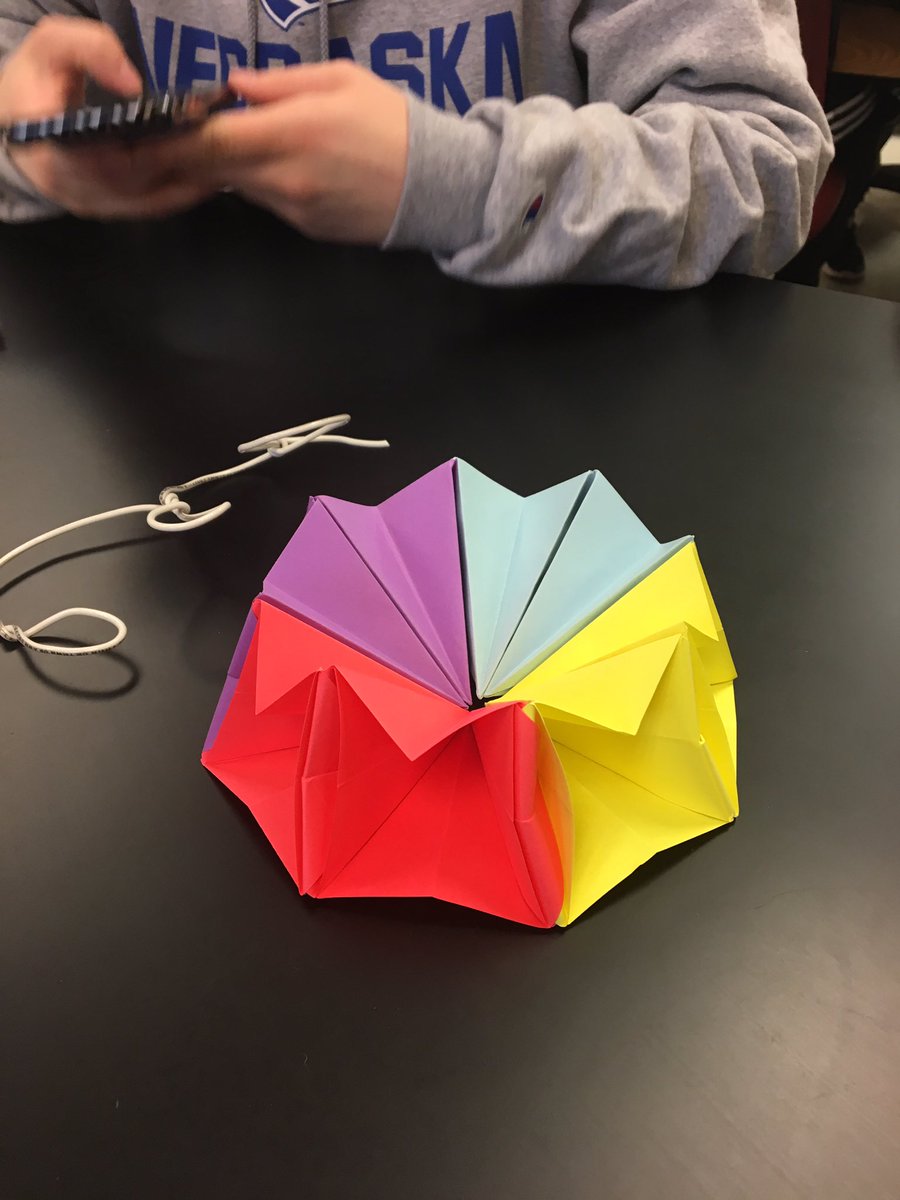 taykizer98's tweet photo. @UNKBiol106CW learning origami and making proteins #WillicottLabWeek3 https://t.co/1qFUflmyu2