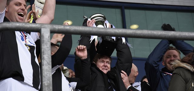 Rivals2gether's tweet photo. It was great to see Iain Cooks dad Angus collect the trophy on Sunday on behalf of the Pars team.   @parsfoundation https://t.co/yWUhzTa8Zx